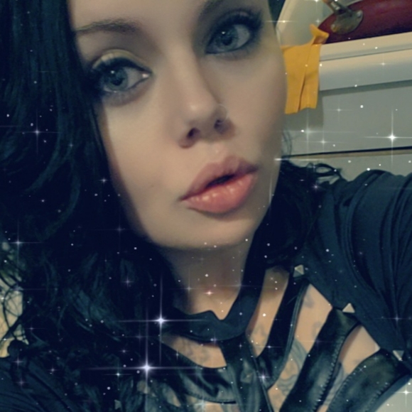 Meet your Posher, Jenna - Picture 3 of 3